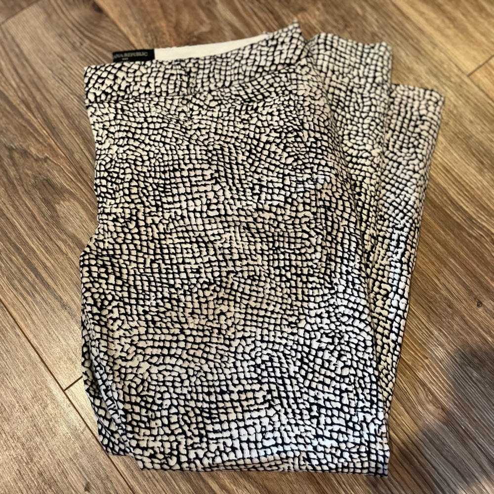 White & Black Banana Republic Pants